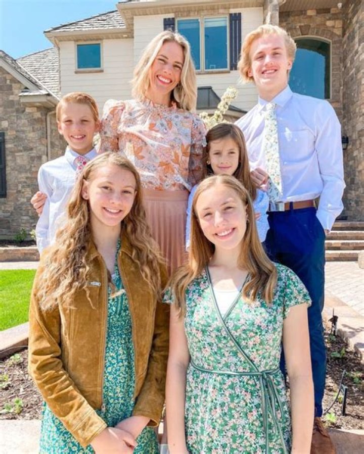 Isabella Tena Parents: A Comprehensive Exploration of Her Family Background