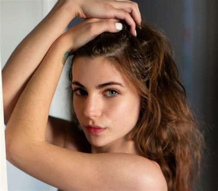 Luna Benna Biography, Age, Wiki, Details, Height, About, Bio, Birthday