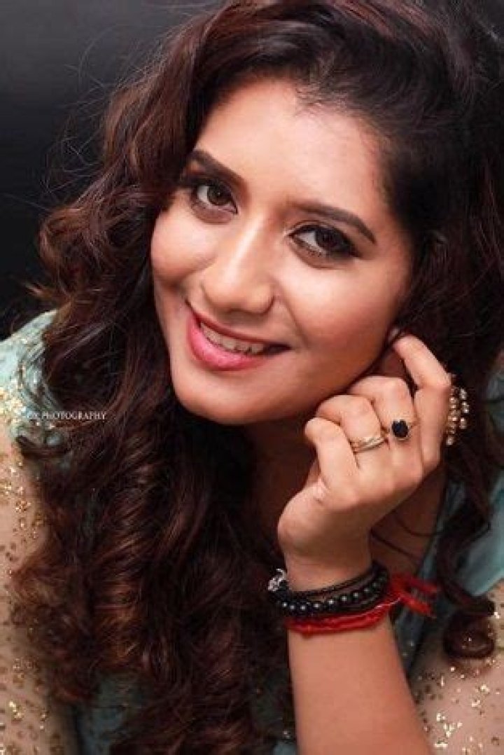 Priyanka Deshpande Wiki, Age, Husband, Height, Weight, Biography & Family