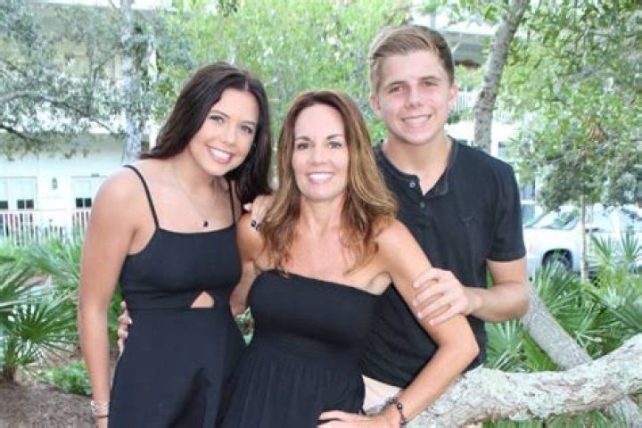 
Sean Payton’s Ex-wife Beth Shuey – Look At The Ex-Pair’s Wedding Photos And Divorce Reason
